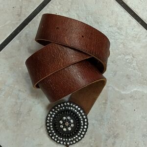 Brown Leather Men's Belt with Decorative Buckle